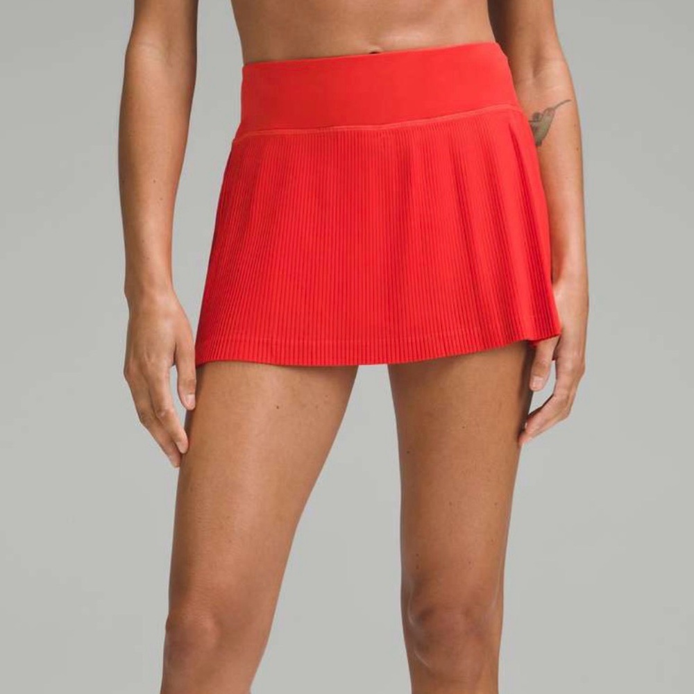 Lululemon Red Pleat to Street Mid-Rise Skort Sz 8 Like New Condition
